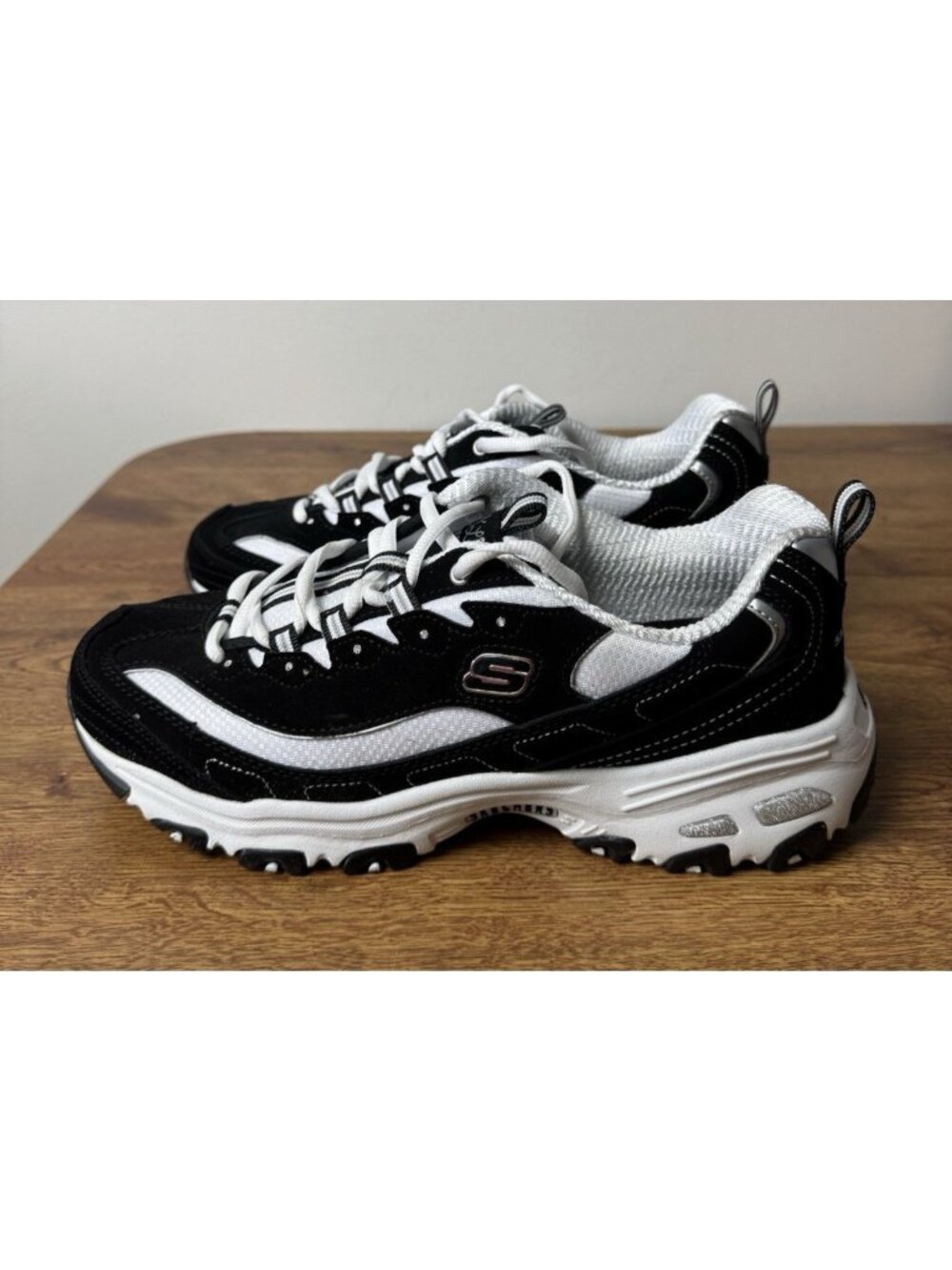 Skechers Women's Size 9 Wide D'Lites Biggest Fan Sneaker Black/White 11930EW BKW